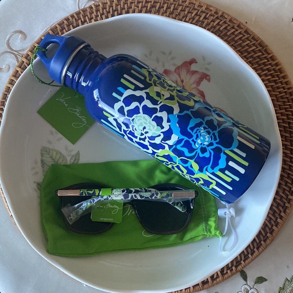 🌻SALE🌻 Sun shades  with matching Water Bottle ( Vintage) 100% Authentic